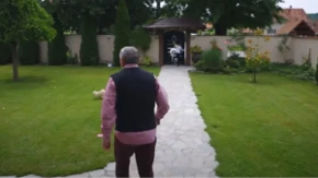 Ovo je lukuzna vila našeg pevača: Porodični dom u rodnom mestu oronuo, a ovde je uložio bogatstvo