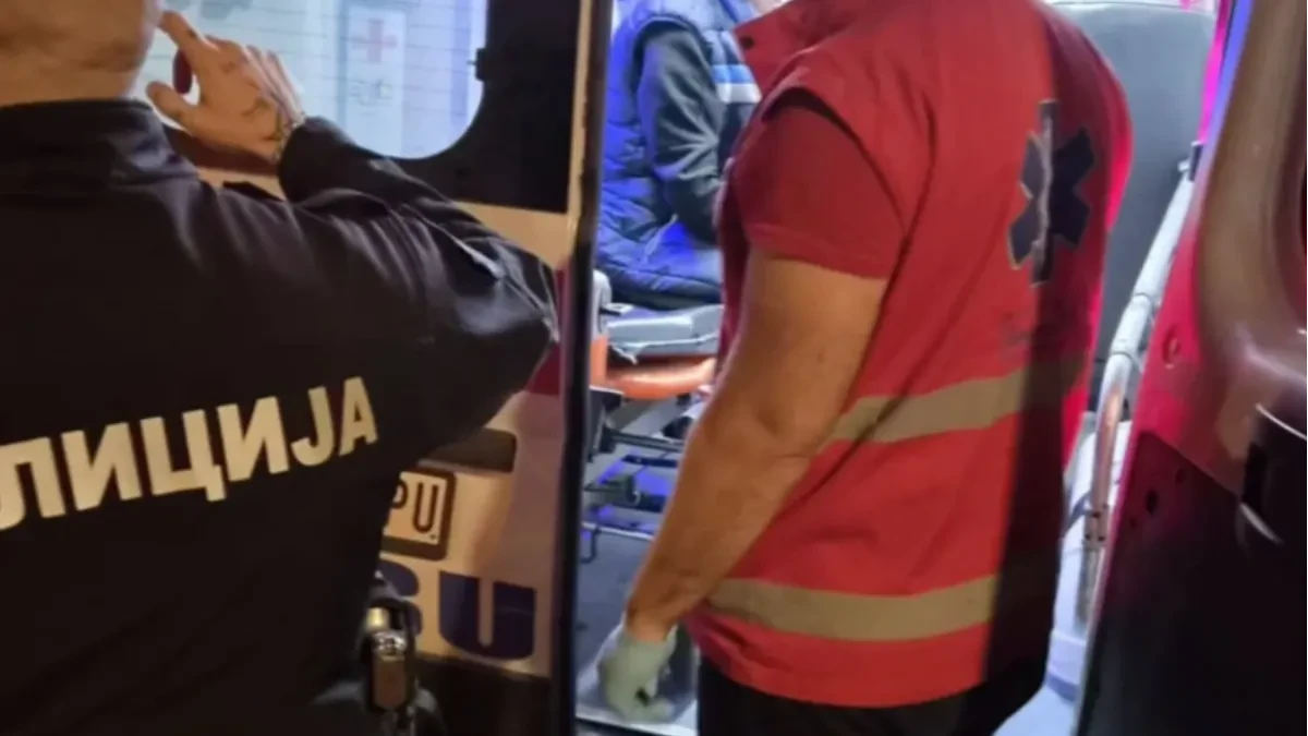 Blokaderi brutalno napali aktivistu SNS-a: "Šutirali su ga dok je ležao na zemlji"