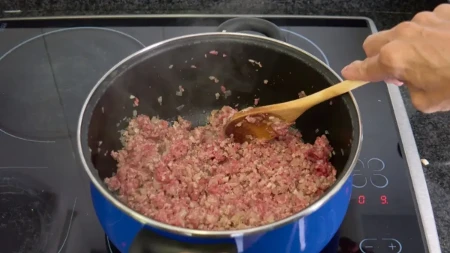 Jedan sastojak u mlevenom mesu garantuje sočnije ćufte: Ne zaboravite da ga dodate