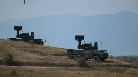 Vojska Srbije na Pasuljanskim livadama: Moćni T-72MS krenuo u siloviti napad, sve pršti od paljbe!