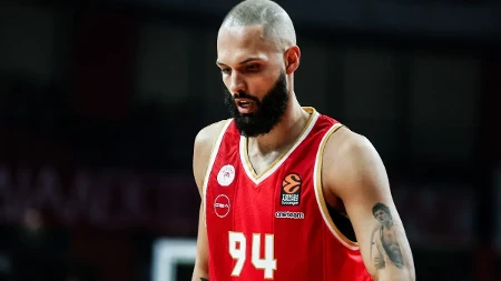 Zvezda čula olakšavajuće vesti: Jedan od najboljih igrača Olimpijakosa propušta bratski derbi 