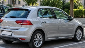 „Ostavi mi muža!“ Poruka na automobilu u Rijeci šokirala prolaznike, mreže gore zbog onoga što je usledilo
