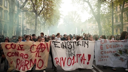 Krvavi neredi progutali Milano! Preko 200 povređenih policajaca, milionska šteta i maloletnička banda
