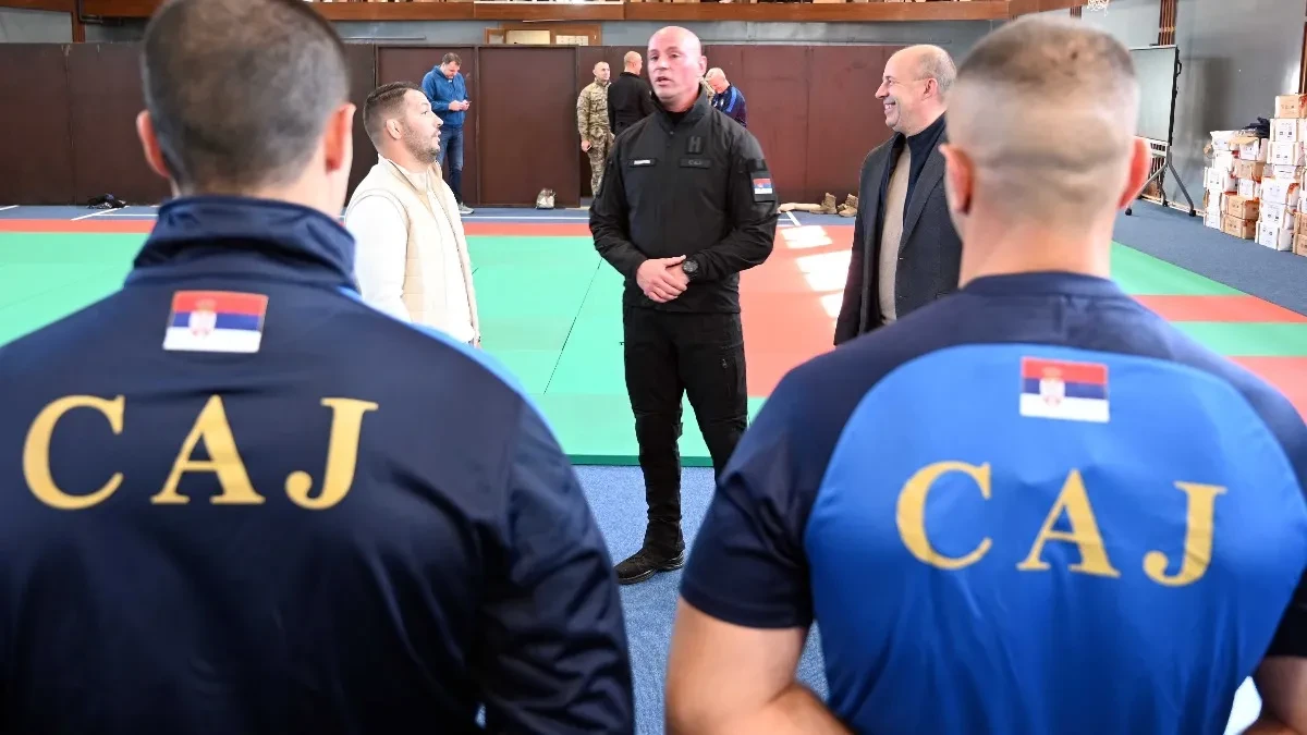 SAJ dobio 200 kompleta sportske opreme! Štefanek i Marinković posetili pripadnike elitne jedinice