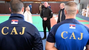 SAJ dobio 200 kompleta sportske opreme! Štefanek i Marinković posetili pripadnike elitne jedinice