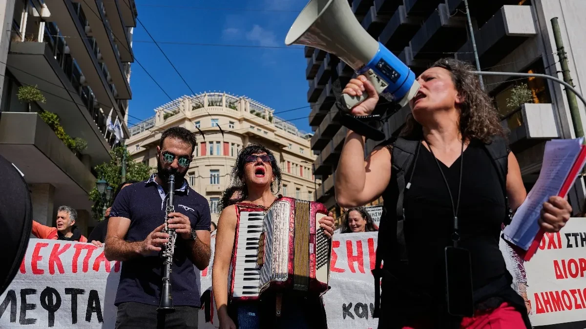 Zapaljena i Grčka! Blokaderi prave haos na ulicama, masovna hapšenja, rade pendreci!