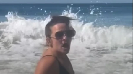 Šok na plaži u Kaliforniji: Opušteno su se slikali u plićaku, a onda se krvoločno stvorenje pojavilo iza njih 