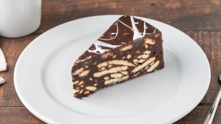  Čokoladna torta bez pečenja, priprema se za 10 minuta – desert za svaku priliku