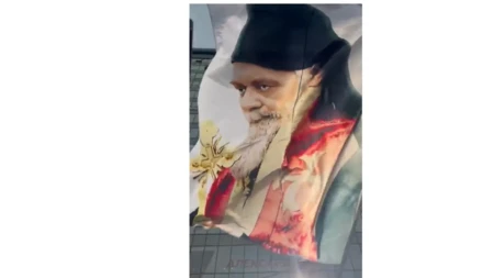 "Vladika Nikolaj nije Stepinac": Nišom se vijori barjak Svetog Vladike Nikolaja (VIDEO)