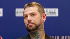 Znate li čiji je ovo sin? Mama mu je čuvena glumica, a njen život podseća na filmski scenario