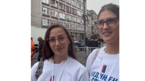 „Imamo najbolje puteve na Balkanu i najmoderniju opremu u porodilištima!“ Devojke iz Niša pohvalile Vučićevu politiku, pa progovorile o blokadama!