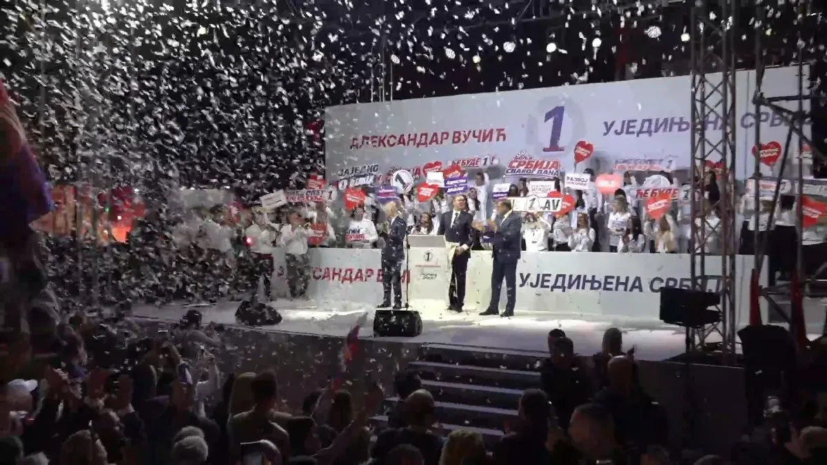 „Hvala vam na ljubavi, znaću radom da vam vratim!“ Vučić emotivno završio govor u Nišu, pa svim porodicama poželeo samo najbolje!