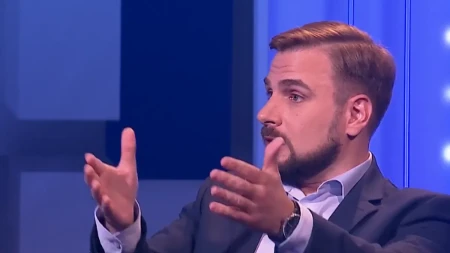 „Neimenovani ljudi su odlučivali ko sme u školu, a ko ne!“ Filip Grbić na Prvoj: „Bio sam očajan, sve sam gledao kao profesor!“