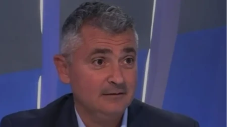 Da li biste ovom čoveku poverili decu na čuvanje? (VIDEO)