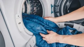 Perjana jakna je puna masnih tragova? Ovo rešava problem za 5 minuta, nestaće i najmanja fleka
