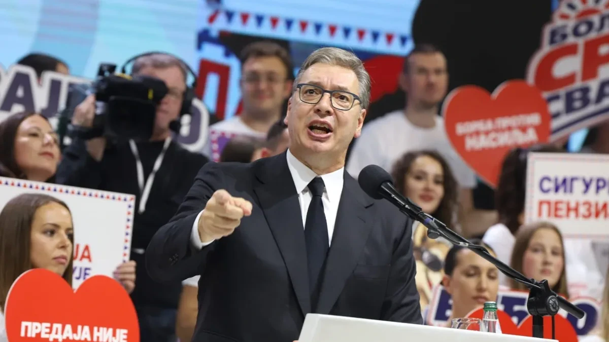 "Vladiku Nikolaja porede sa Stepincem, patrijarha vređaju, a naše žene krvnički tuku pesnicama" Vučić brutalno ogolio divljaštvo blokadera 