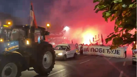 Veliki skup i bakljada u Temerinu: Građani uz traktore i transparente pružili podršku listi „Aleksandar Vučić – Ujedinjena Srbija“ (VIDEO)