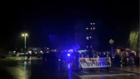 Ni pljusak nije zaustavio Prijepoljce! Sa zastavama i pod kišobranima pružili podršku listi „Aleksandar Vučić – Ujedinjena Srbija“ (VIDEO)