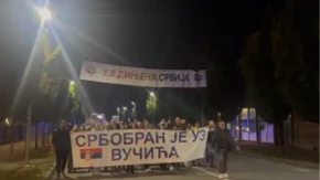 „Srbobran je uz Vučića!“ Veliki transparent na čelu kolone, građani prošetali ulicama u znak podrške „Ujedinjenoj Srbiji“ (VIDEO)