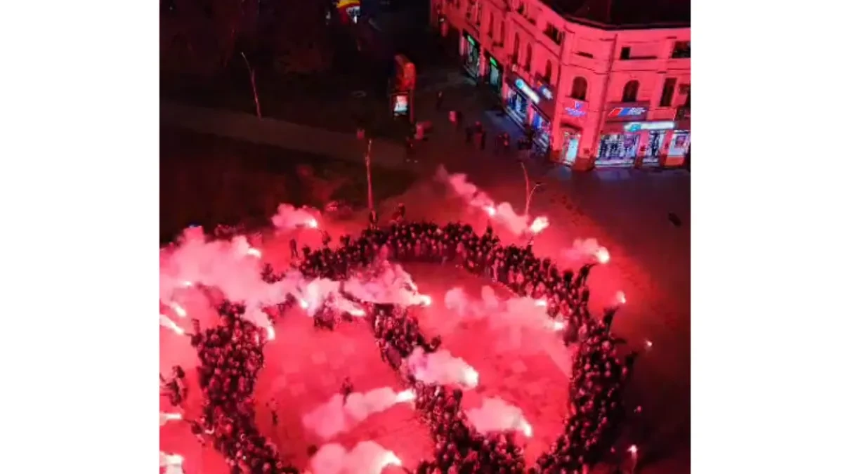 Građani Čačka oformili broj 1 kao znak podrške listi „Aleksandar Vučić – Ujedinjena Srbija“! Moćna poruka sa skupa (VIDEO)