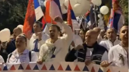 Mali sumirao kampanju: "Umoran, ali ponosan – Srbija pobeđuje" (VIDEO)