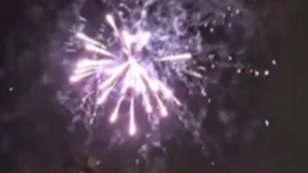 Vatromet prekrio nebo dok narod peva pesmu Ruzmarin: Prelepa scena u Boru (VIDEO)