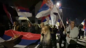 Srpske trobojke preplavile Krupanj! Građani sa zastavama prošetali ulicama u znak podrške listi „Aleksandar Vučić – Ujedinjena Srbija“ (VIDEO)
