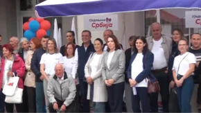 Osmesi, druženje i zajednička fotografija u Beloj Palanci! Građani pružili podršku listi „Aleksandar Vučić – Ujedinjena Srbija“ (VIDEO)