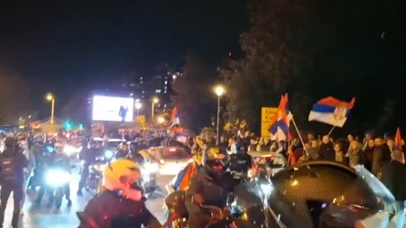 Vidikovac u znaku broja 1! Motocikli, automobili i srpske zastave na ulicama u znak podrške listi „Aleksandar Vučić – Ujedinjena Srbija“ (VIDEO)
