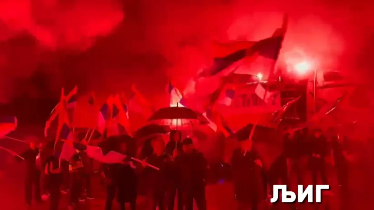 I Ljig nepokolebljiv: Uprkos kiši, plamen baklji i stotine trobojki osvetlili Ljig u znak podrške listi „Aleksandar Vučić – Ujedinjena Srbija“ (VIDEO)