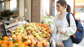 Ova voćka je kraljica jeseni: Nutricionisti kažu da nema bolje za mozak, srce i creva, a ko skida koru nije ni svestan kakvu grešku pravi