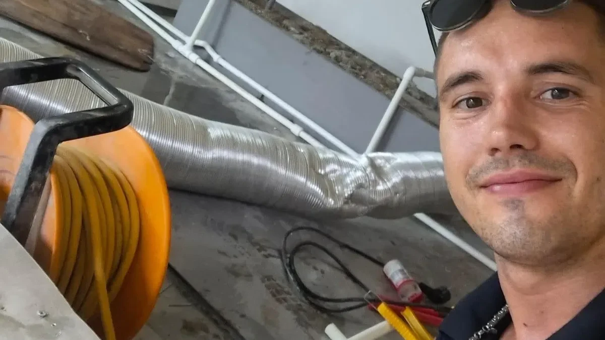 Miloš (26) iz Čačka izabrao zanat od kog se odlično živi: Otvorio svoju firmu, a posla ima napretek