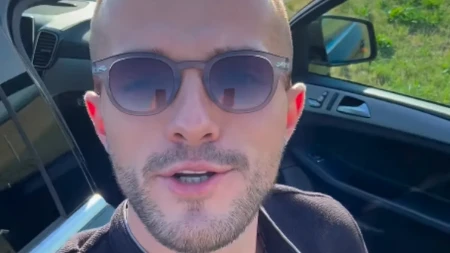 "Davala mi je auto, a ona išla autobusom" Naš pevač ostavio 18 godina stariju, pa oženio policajku