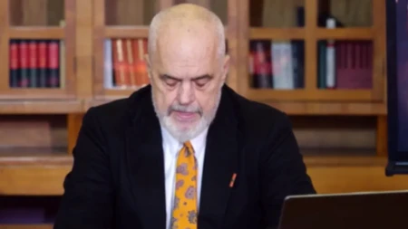 "Građani imaju pravo da znaju ko se krije iza studentskih maski"