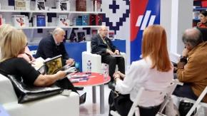 Čuveni izraelski istoričar Gideon Grajf na Sajmu knjiga u Beogradu! Posetio štand Fondacije „Za srpski narod i državu“, predstavljeno značajno delo o Holokaustu