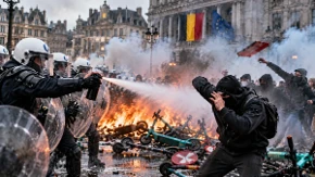 I Belgija gori od nezadovoljstva! Demonstranti pokušali da zapale ulicu, policija ih zasula suzavcem: Privedeno devet osoba! (FOTO)