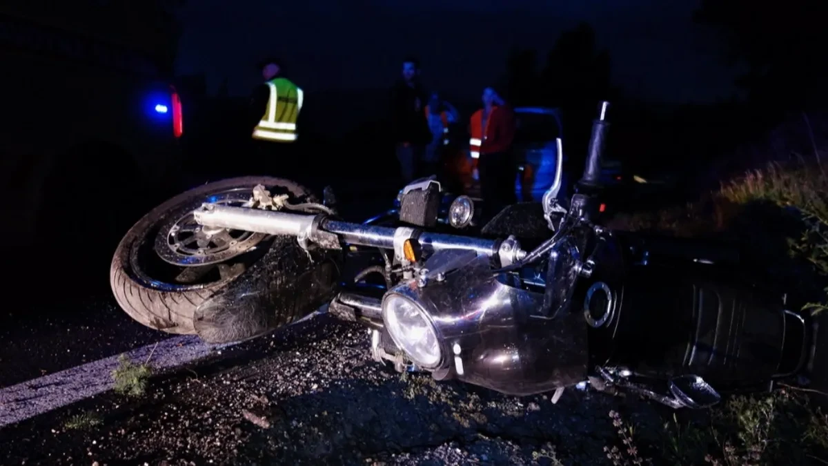 Sudar u Novom Sadu: U nezgodi učestvovali motocikl i automobil, objavljen prvi snimak (VIDEO)