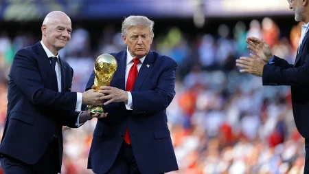 Sve mu se ruši kao kula od karata, ali je Infantino ubeđen: Imam podršku svetskog fudbala