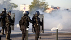Strašno nasilje u Lionu: Povređeno 18 pripadnika snaga bezbednosti