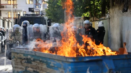 Tirana u plamenu! Blokaderi prave haos, demonstranti se okupljaju ispred Ministarstva rada