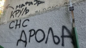 Blokaderski monstrumi! Proganjaju devojku jer je glumila u spotu! "Deca ne prestaju da joj plaču!"