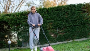 Baštovani savetuju da sada pospete travnjak jednim preparatom: Koren će biti jači, a trava zelenija posle zime