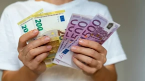 Država daje do 20.000 evra: Detaljan vodič kako majke mogu da ostvare pravo na bespovratnu subvenciju!