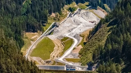 Tunel dug 64 kilometra probija Alpe - projekat vredan milijarde suočava se sa novim problemima