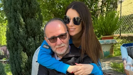 Mirni Košanin umro otac: Pevačica slomljena od bola, ovako se oprostila (FOTO)