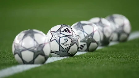 Dron pogodio voz sa fudbalerima