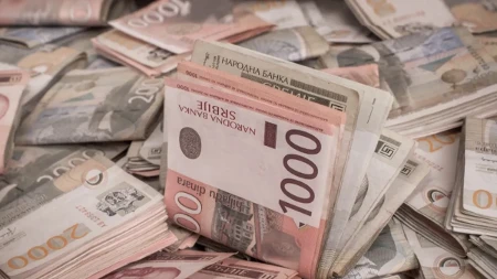 Srbima je evro pri srcu, ali... matametika tačno pokazuje da li je bolje štedeti u dinarima