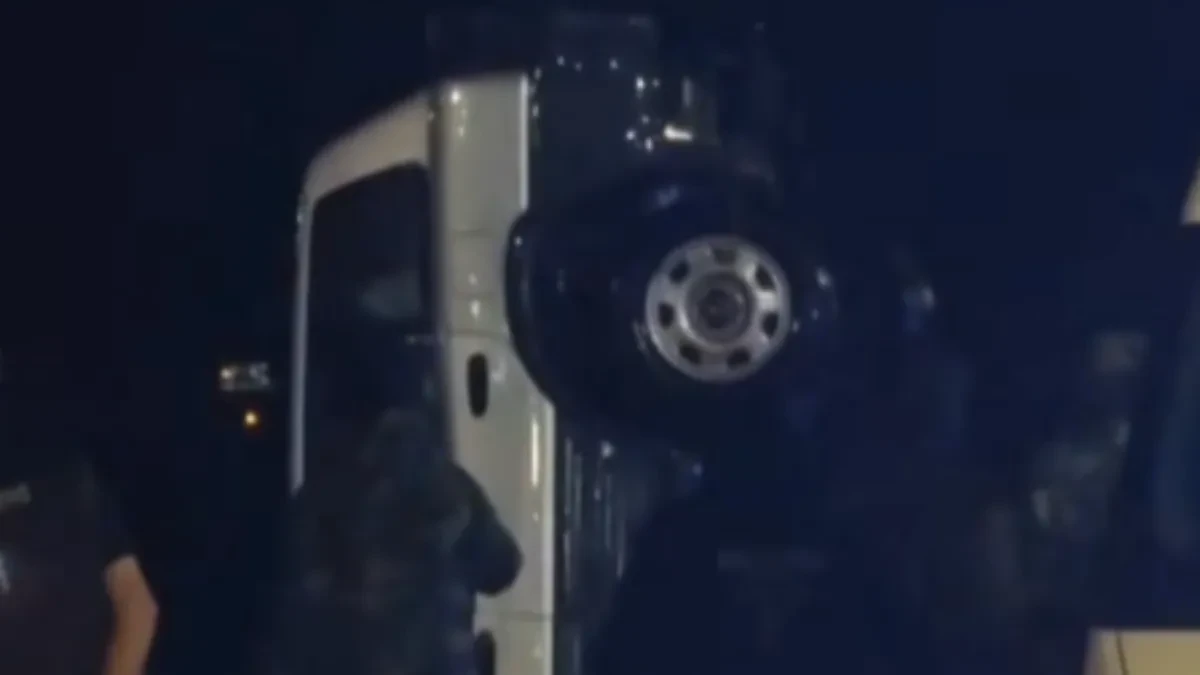 Poginula tročlana porodica u Grčkoj: Auto sleteo u more, sumnja se da je ovo uzrok (VIDEO)