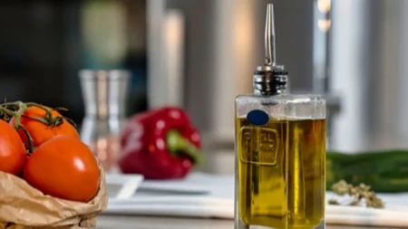 Detalj na flaši otkriva sve - kako proceniti da li je maslinovo ulje kvalitetno ili škart