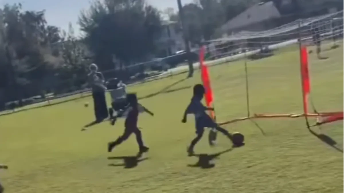 Dečak (3) igra fudbal toliko dobro da je na utakmicu stigla policija! Zbog malog čuda nastao potpuni haos (VIDEO)